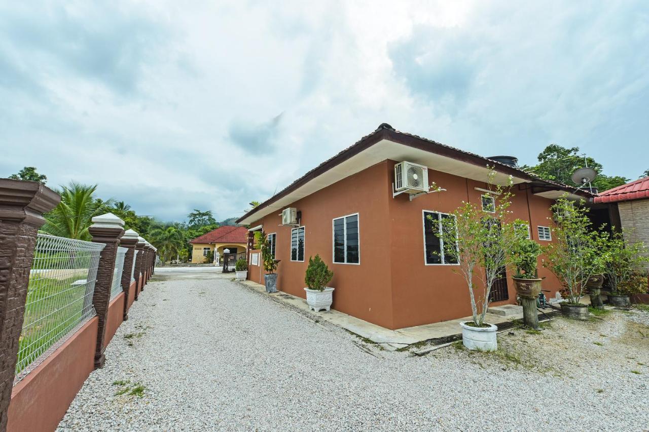 Oyo 90642 Twin Mutiara Chalet & Homestay Jeli Exterior foto