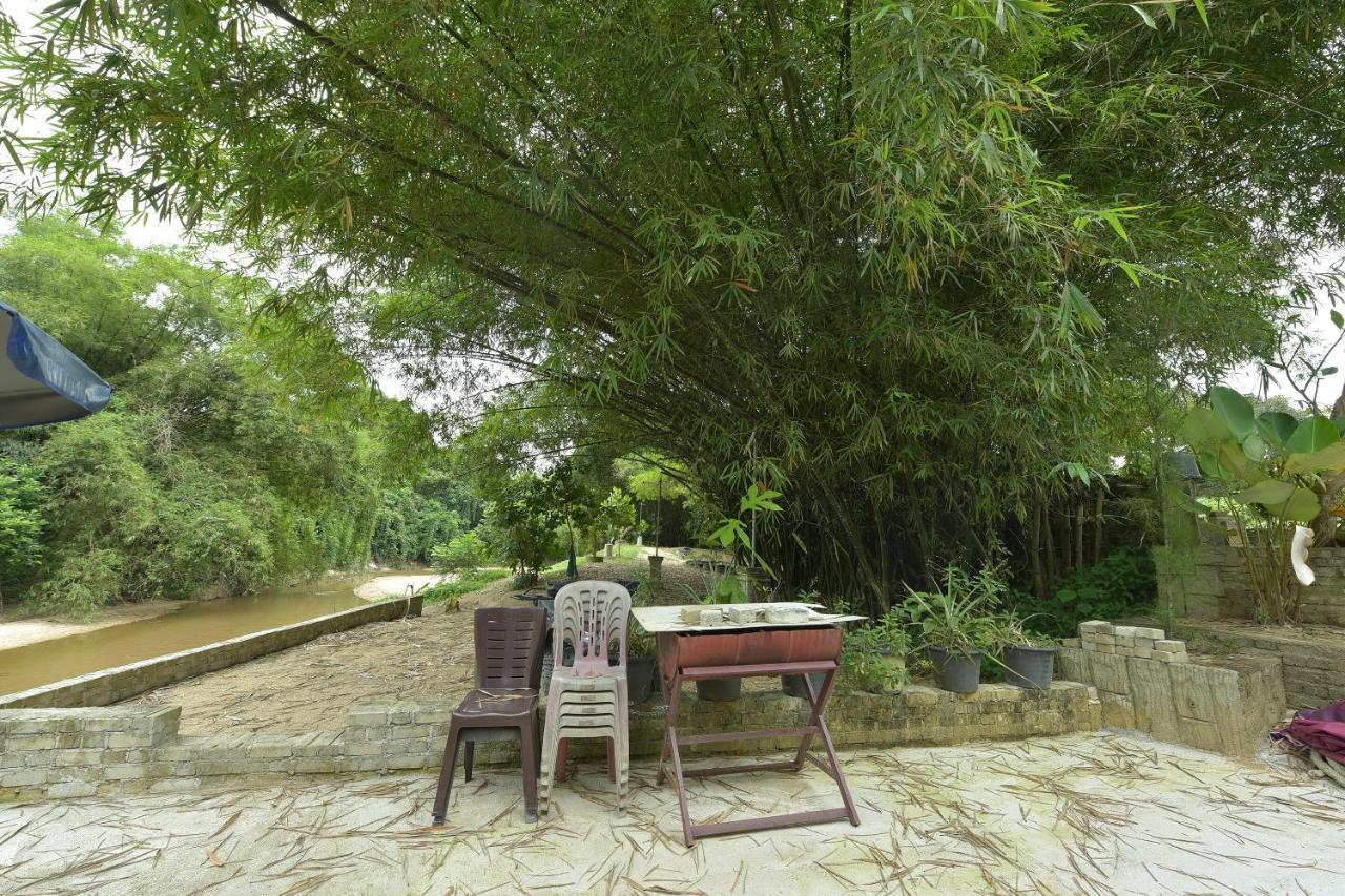 Oyo 90642 Twin Mutiara Chalet & Homestay Jeli Exterior foto