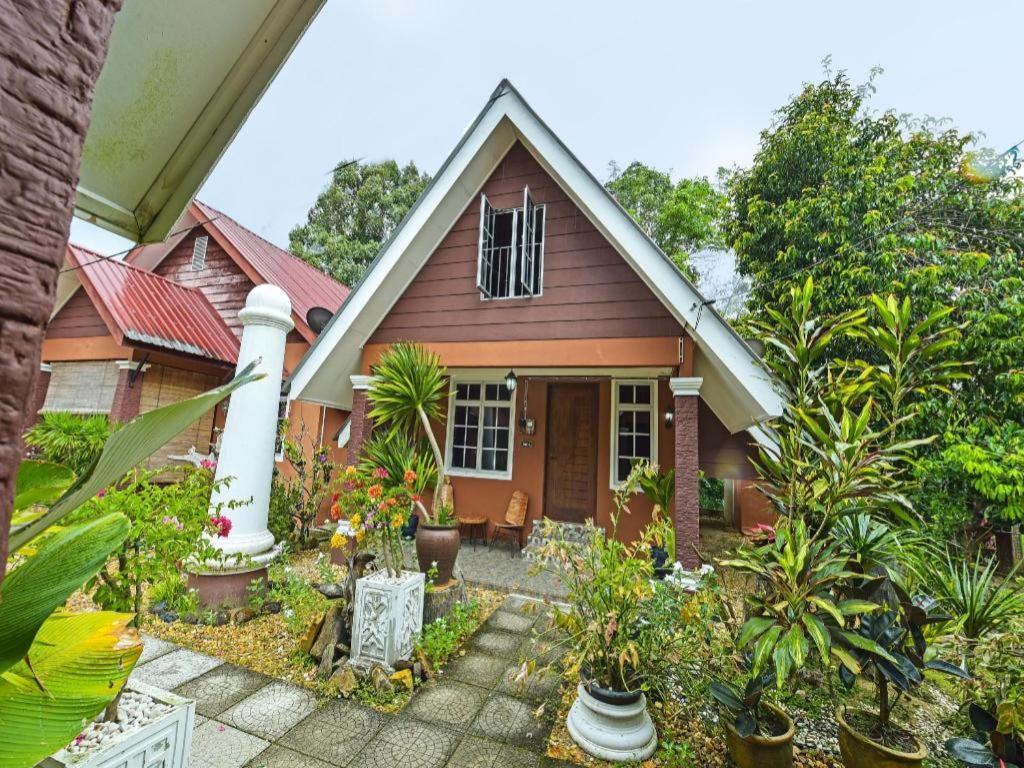 Oyo 90642 Twin Mutiara Chalet & Homestay Jeli Exterior foto