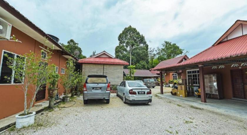 Oyo 90642 Twin Mutiara Chalet & Homestay Jeli Exterior foto