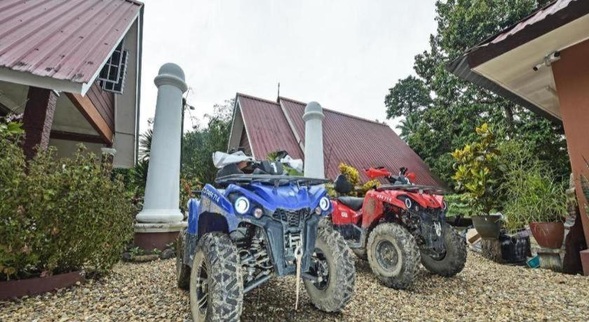 Oyo 90642 Twin Mutiara Chalet & Homestay Jeli Exterior foto