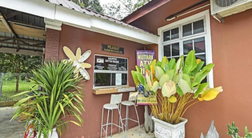 Oyo 90642 Twin Mutiara Chalet & Homestay Jeli Exterior foto